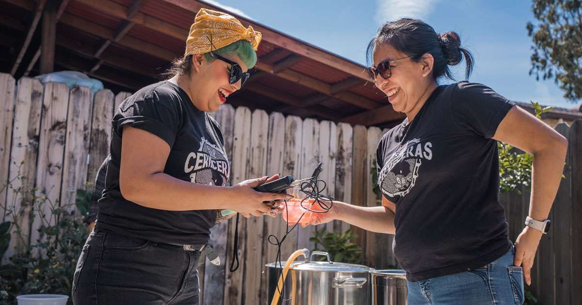 two women of cerveceros homebrewing club