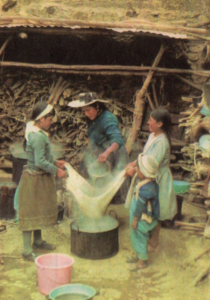 Photo shows women making Chicha beer. (Public Domain)